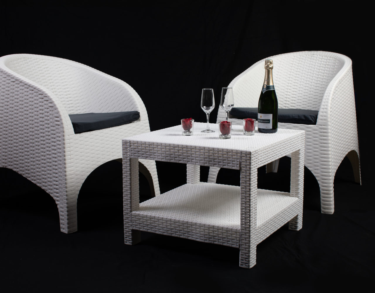 Location de tables, chaises et mangesdebout  LocaFête
